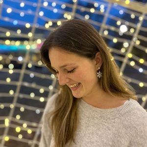 Meet your Posher, Elise